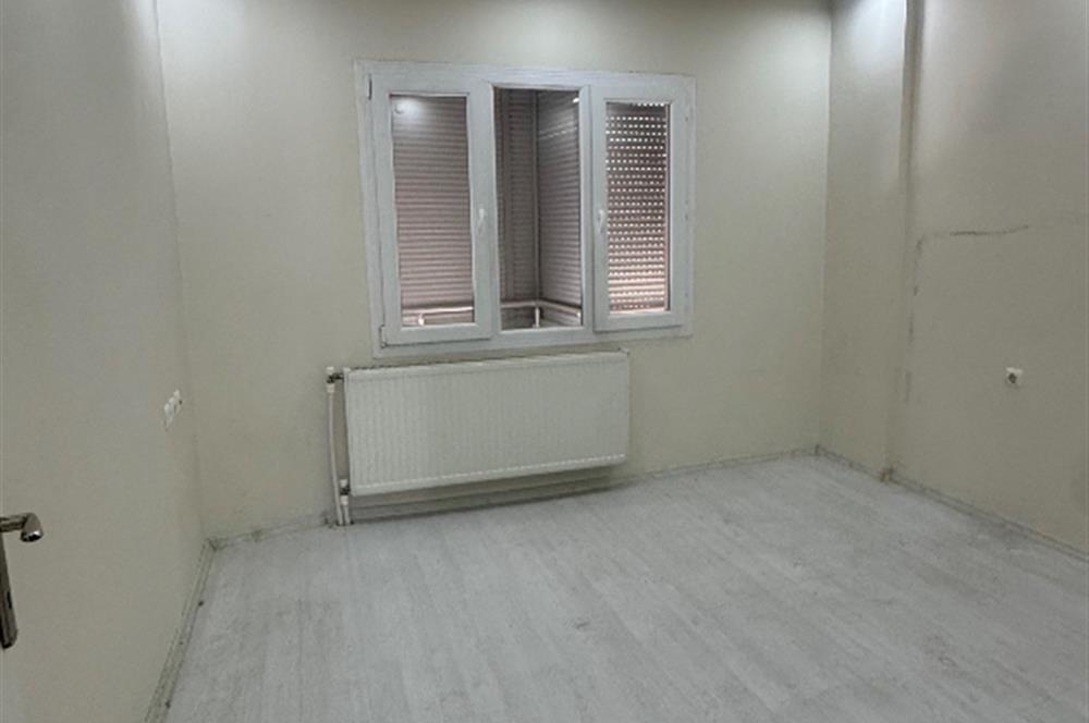Yedieylül Mahallesinde Tadilatlı Satılık Daire