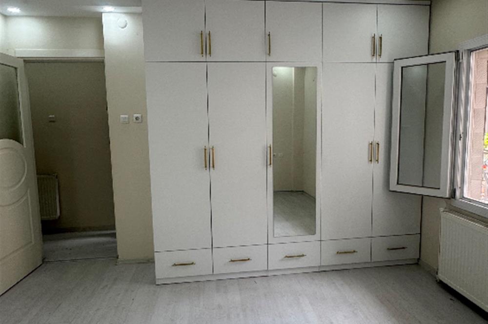 Yedieylül Mahallesinde Tadilatlı Satılık Daire