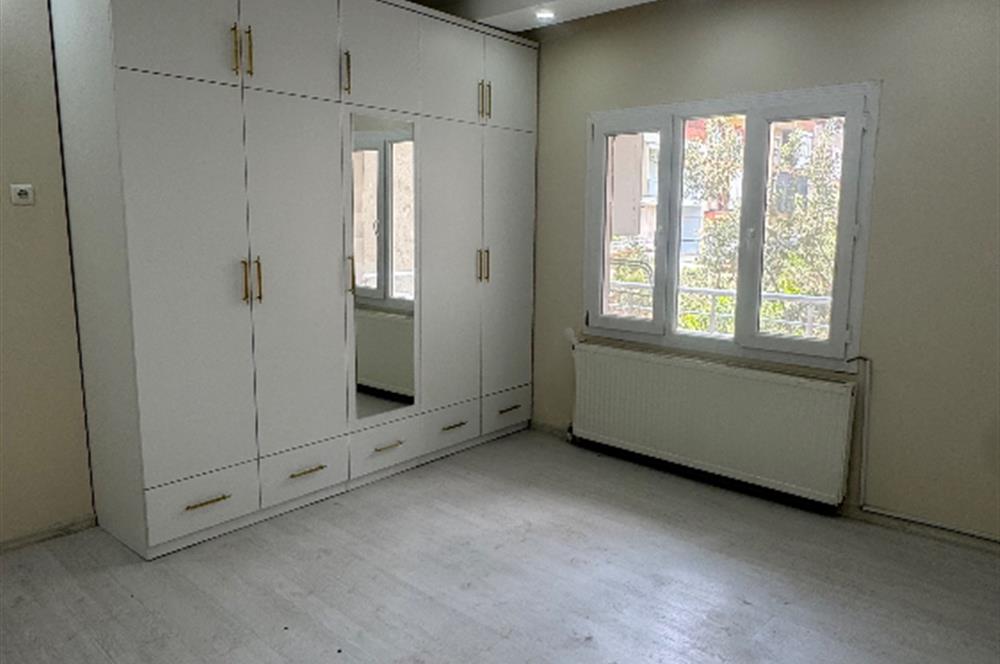 Yedieylül Mahallesinde Tadilatlı Satılık Daire