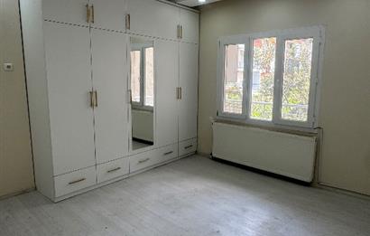 Yedieylül Mahallesinde Tadilatlı Satılık Daire