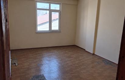 Pendik Sülüntepe'de Şehir Manzaralı Geniş 2+1 Daire