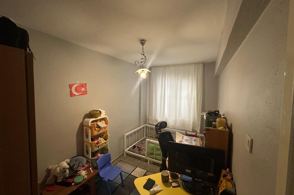 Üçyol Metro İstasyonu Yakını Bağkur Sitesinde 2+1 Satılık Daire