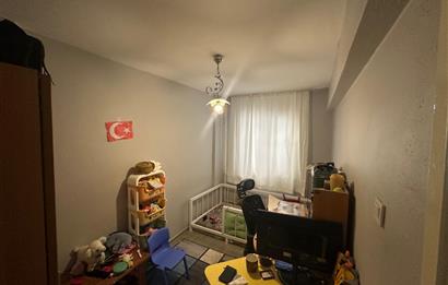 Üçyol Metro İstasyonu Yakını Bağkur Sitesinde 2+1 Satılık Daire