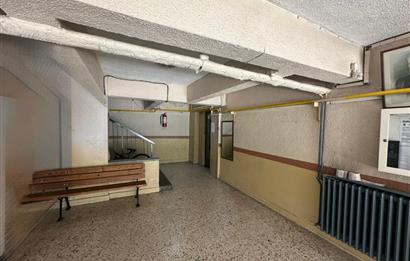 Üçyol Metro İstasyonu Yakını Bağkur Sitesinde 2+1 Satılık Daire