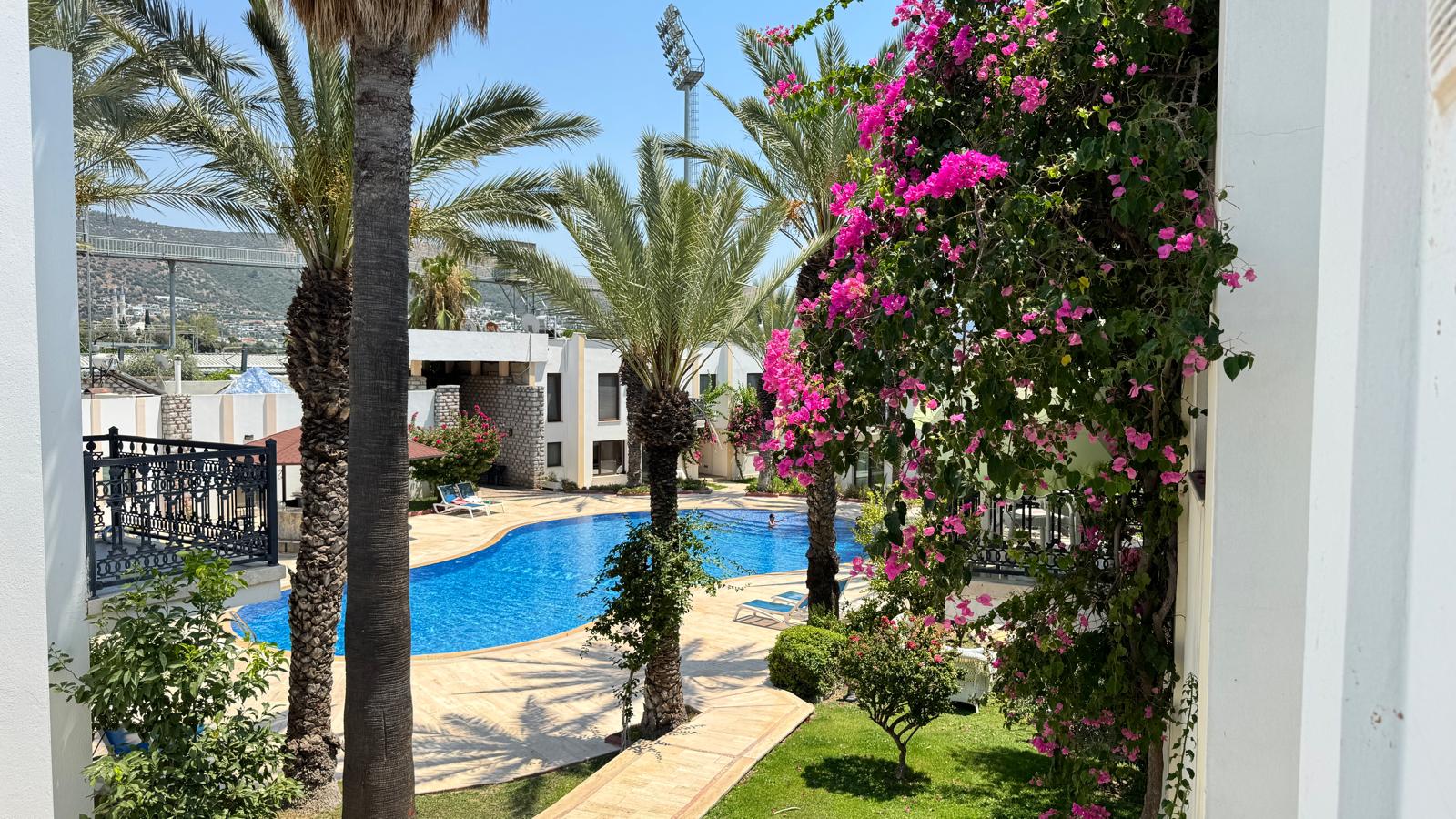 Bodrum Merkez'de Havuzlu Site İçerisinde Kiralık 2+1 Daire 
