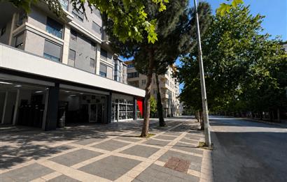 Bostancı Satılık Dükkan 600m2 Ana Caddeye 18mt Cepheli Mağza