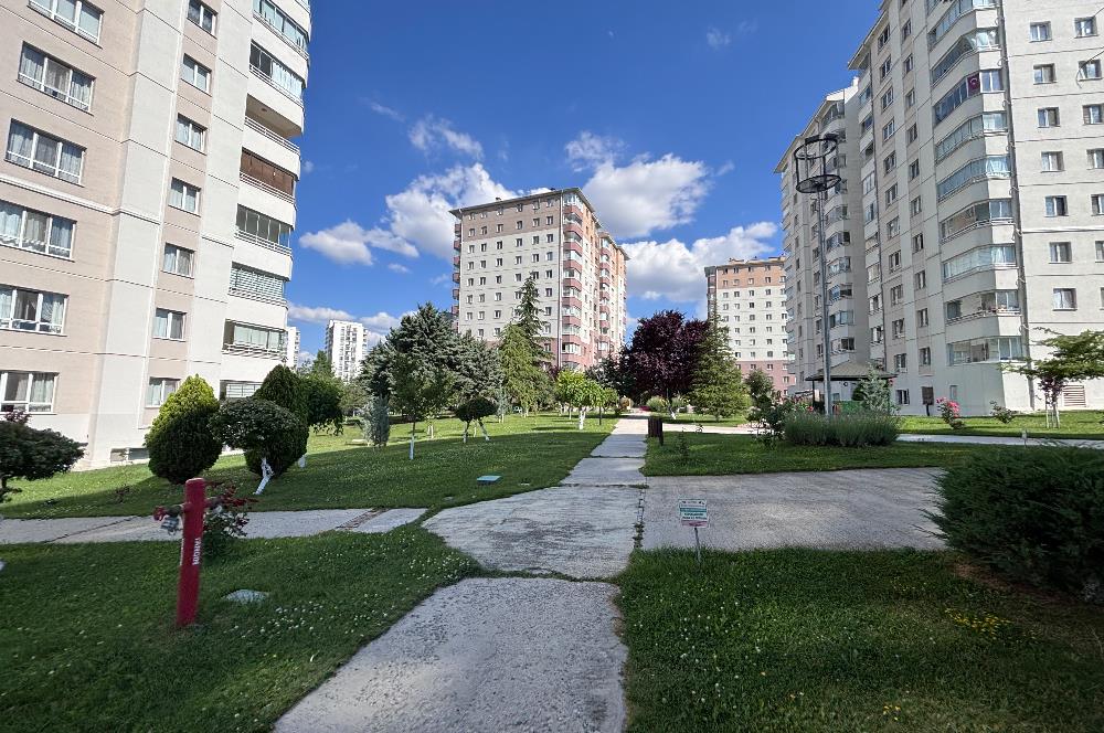 Yaşamkent'te Rakipsiz Konumda HEMEN TAŞINMAYA UYGUN satılık 4+1