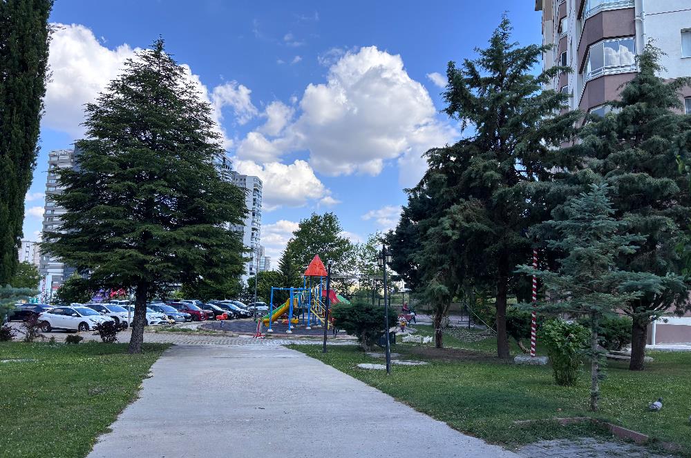 Yaşamkent'te Rakipsiz Konumda HEMEN TAŞINMAYA UYGUN satılık 4+1