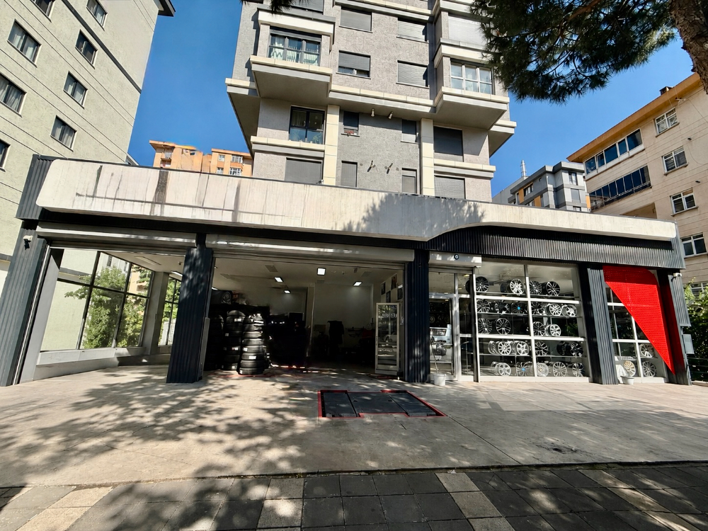 Bostancı Satılık Dükkan 600m2 Ana Caddeye 18mt Cepheli Mağza