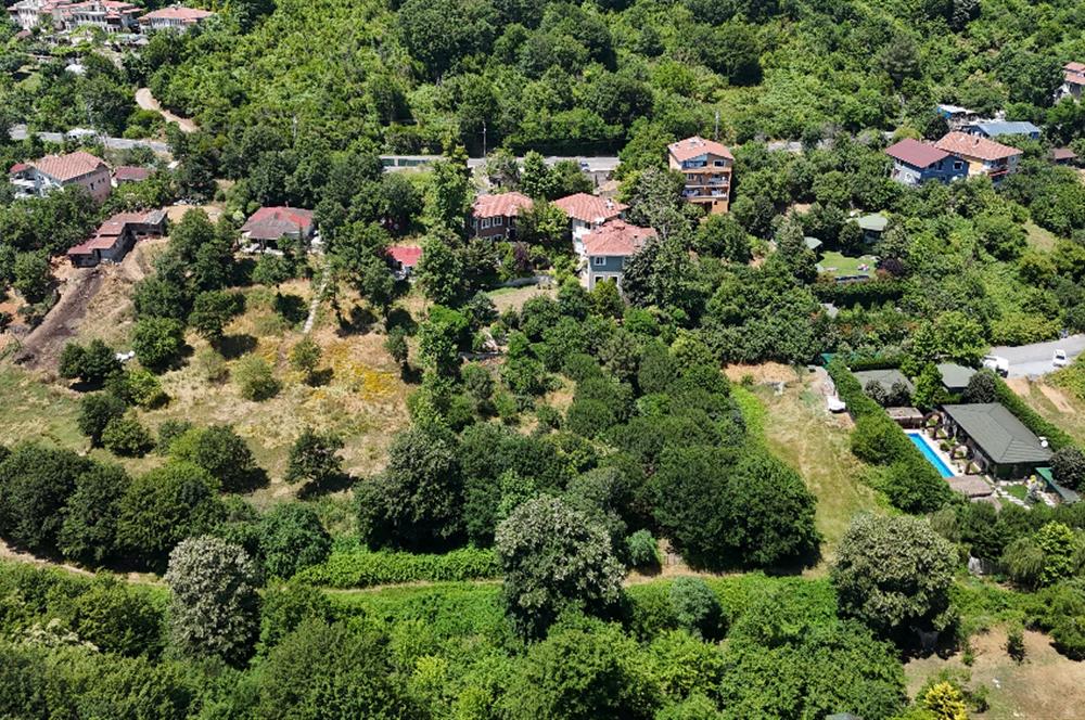 BEYKOZ ÖRNEKKÖY’DE YATIRIMLIK 1.338 M² ARSA PAYI VE MEVCUT TRİPLEKS VİLLA