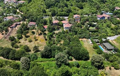 BEYKOZ ÖRNEKKÖY’DE YATIRIMLIK 1.338 M² ARSA PAYI VE MEVCUT TRİPLEKS VİLLA