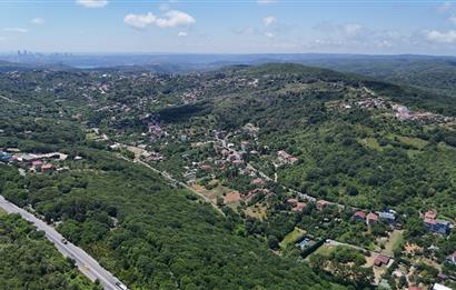 BEYKOZ ÖRNEKKÖY’DE YATIRIMLIK 1.338 M² ARSA PAYI VE MEVCUT TRİPLEKS VİLLA