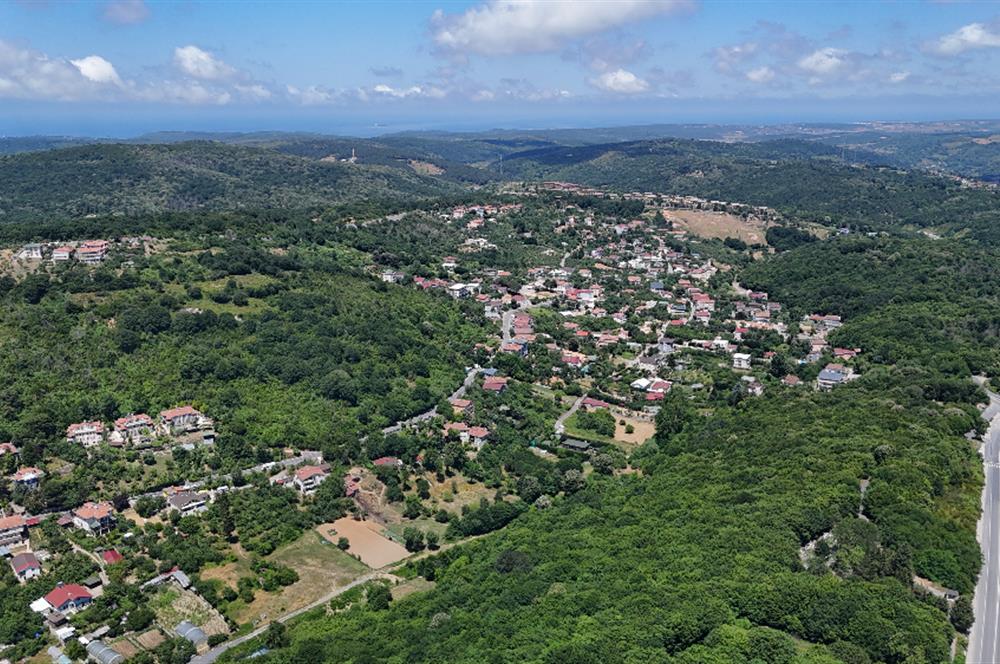 BEYKOZ ÖRNEKKÖY’DE YATIRIMLIK 1.338 M² ARSA PAYI VE MEVCUT TRİPLEKS VİLLA