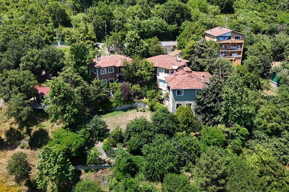 BEYKOZ ÖRNEKKÖY’DE YATIRIMLIK 1.338 M² ARSA PAYI VE MEVCUT TRİPLEKS VİLLA