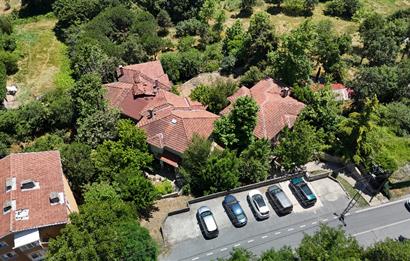 BEYKOZ ÖRNEKKÖY’DE YATIRIMLIK 1.338 M² ARSA PAYI VE MEVCUT TRİPLEKS VİLLA