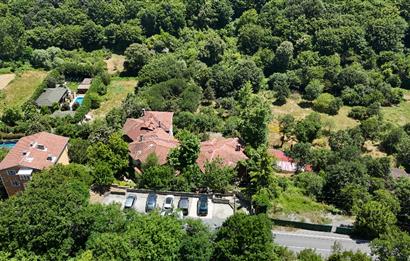 BEYKOZ ÖRNEKKÖY’DE YATIRIMLIK 1.338 M² ARSA PAYI VE MEVCUT TRİPLEKS VİLLA