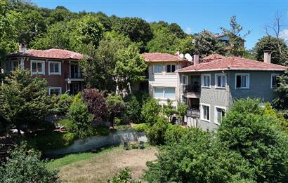 BEYKOZ ÖRNEKKÖY’DE YATIRIMLIK 1.338 M² ARSA PAYI VE MEVCUT TRİPLEKS VİLLA