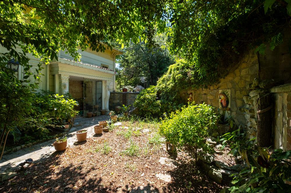BEYKOZ ÖRNEKKÖY’DE YATIRIMLIK 1.338 M² ARSA PAYI VE MEVCUT TRİPLEKS VİLLA
