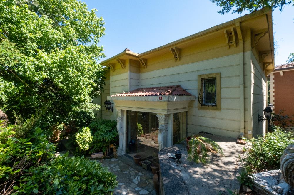 BEYKOZ ÖRNEKKÖY’DE YATIRIMLIK 1.338 M² ARSA PAYI VE MEVCUT TRİPLEKS VİLLA