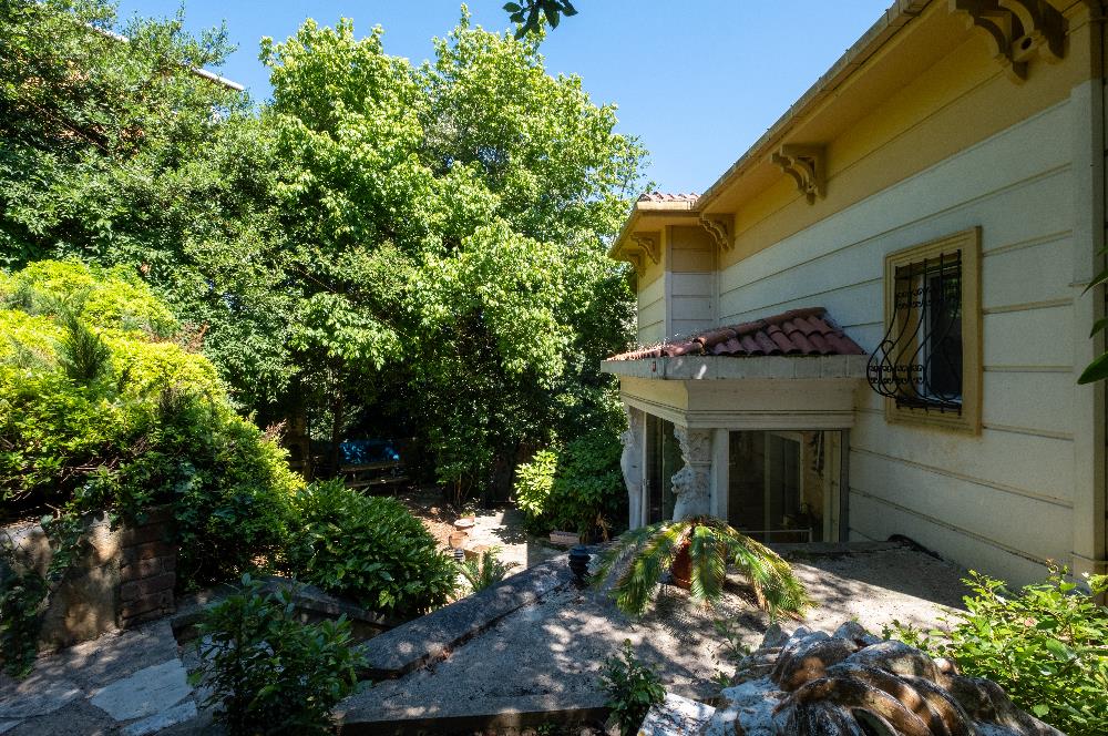 BEYKOZ ÖRNEKKÖY’DE YATIRIMLIK 1.338 M² ARSA PAYI VE MEVCUT TRİPLEKS VİLLA
