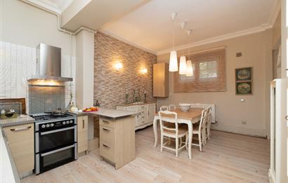 BEYKOZ ÖRNEKKÖY’DE YATIRIMLIK 1.338 M² ARSA PAYI VE MEVCUT TRİPLEKS VİLLA