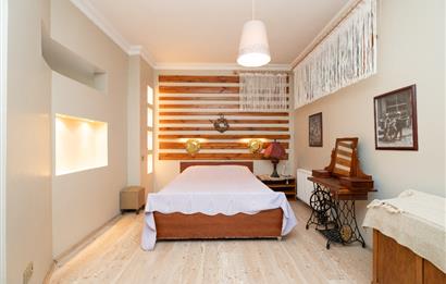 BEYKOZ ÖRNEKKÖY’DE YATIRIMLIK 1.338 M² ARSA PAYI VE MEVCUT TRİPLEKS VİLLA