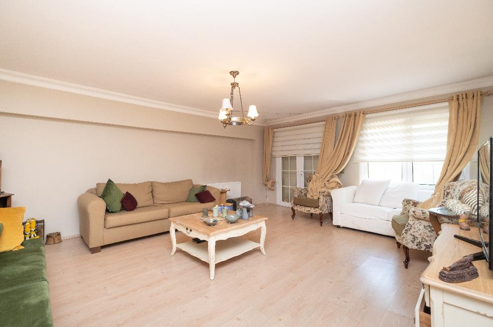 BEYKOZ ÖRNEKKÖY’DE YATIRIMLIK 1.338 M² ARSA PAYI VE MEVCUT TRİPLEKS VİLLA