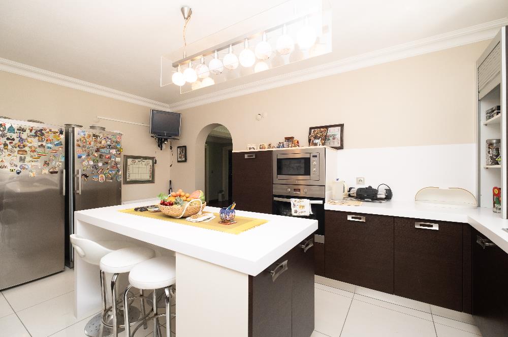 BEYKOZ ÖRNEKKÖY’DE YATIRIMLIK 1.338 M² ARSA PAYI VE MEVCUT TRİPLEKS VİLLA