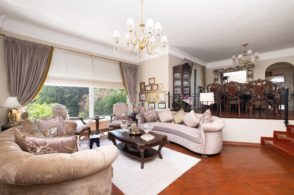 BEYKOZ ÖRNEKKÖY’DE YATIRIMLIK 1.338 M² ARSA PAYI VE MEVCUT TRİPLEKS VİLLA
