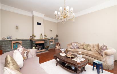 BEYKOZ ÖRNEKKÖY’DE YATIRIMLIK 1.338 M² ARSA PAYI VE MEVCUT TRİPLEKS VİLLA