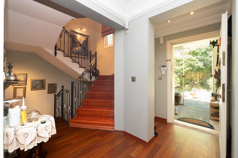 BEYKOZ ÖRNEKKÖY’DE YATIRIMLIK 1.338 M² ARSA PAYI VE MEVCUT TRİPLEKS VİLLA