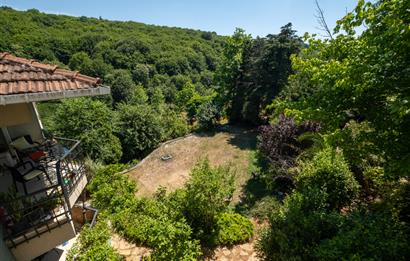 BEYKOZ ÖRNEKKÖY’DE YATIRIMLIK 1.338 M² ARSA PAYI VE MEVCUT TRİPLEKS VİLLA