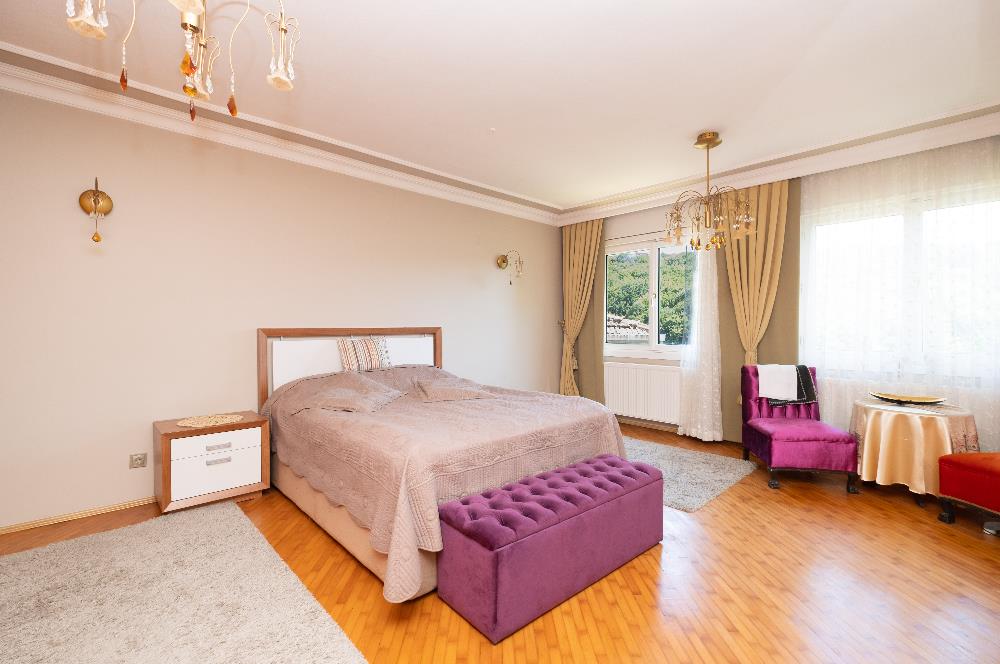 BEYKOZ ÖRNEKKÖY’DE YATIRIMLIK 1.338 M² ARSA PAYI VE MEVCUT TRİPLEKS VİLLA