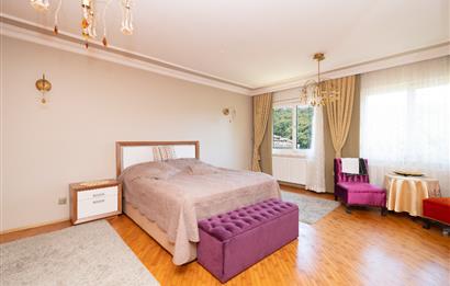 BEYKOZ ÖRNEKKÖY’DE YATIRIMLIK 1.338 M² ARSA PAYI VE MEVCUT TRİPLEKS VİLLA