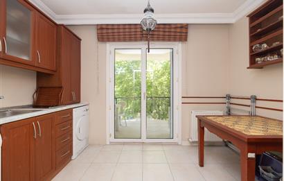 BEYKOZ ÖRNEKKÖY’DE YATIRIMLIK 1.338 M² ARSA PAYI VE MEVCUT TRİPLEKS VİLLA
