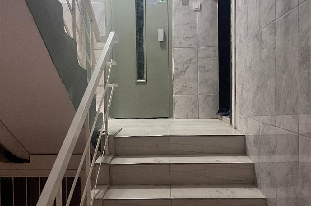Egekent Şirinevler Sitesi'nde Komple Tadilatlık 3+1 Fırsat Daire 
