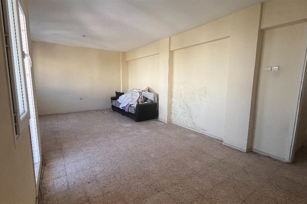 Egekent Şirinevler Sitesi'nde Komple Tadilatlık 3+1 Fırsat Daire 