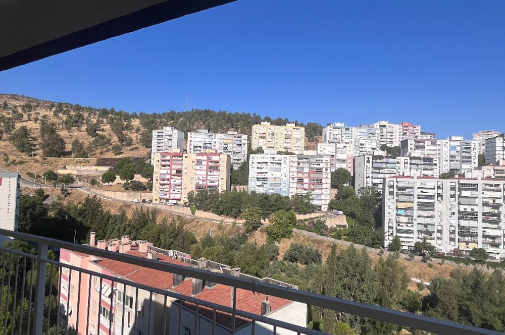 Egekent Şirinevler Sitesi'nde Komple Tadilatlık 3+1 Fırsat Daire 