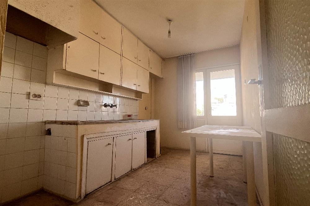 Egekent Şirinevler Sitesi'nde Komple Tadilatlık 3+1 Fırsat Daire 