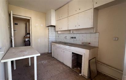 Egekent Şirinevler Sitesi'nde Komple Tadilatlık 3+1 Fırsat Daire 