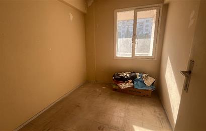 Egekent Şirinevler Sitesi'nde Komple Tadilatlık 3+1 Fırsat Daire 