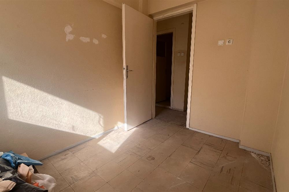 Egekent Şirinevler Sitesi'nde Komple Tadilatlık 3+1 Fırsat Daire 