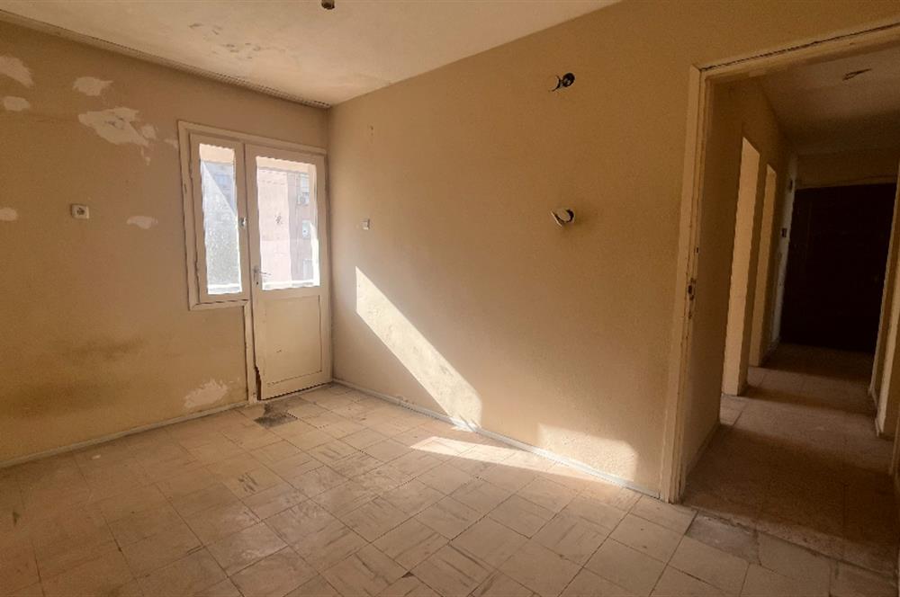 Egekent Şirinevler Sitesi'nde Komple Tadilatlık 3+1 Fırsat Daire 