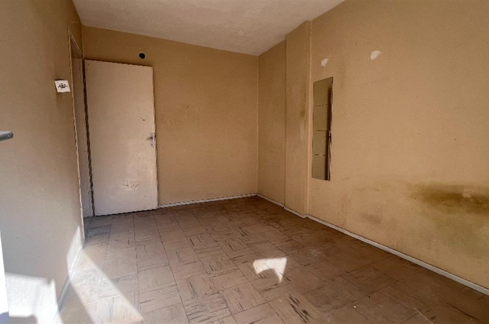 Egekent Şirinevler Sitesi'nde Komple Tadilatlık 3+1 Fırsat Daire 