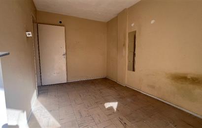 Egekent Şirinevler Sitesi'nde Komple Tadilatlık 3+1 Fırsat Daire 