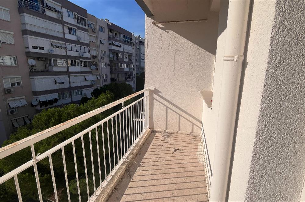 Egekent Şirinevler Sitesi'nde Komple Tadilatlık 3+1 Fırsat Daire 