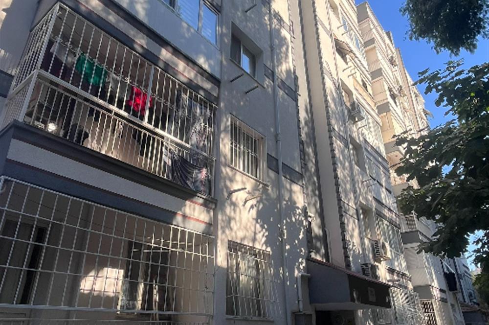 Egekent Şirinevler Sitesi'nde Komple Tadilatlık 3+1 Fırsat Daire 