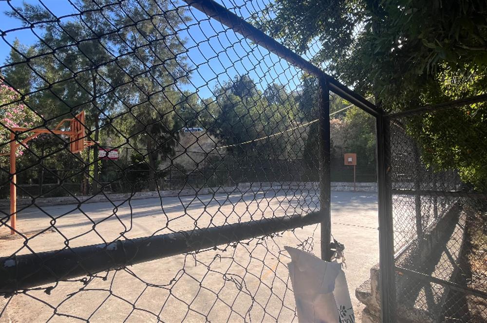 Egekent Şirinevler Sitesi'nde Komple Tadilatlık 3+1 Fırsat Daire 