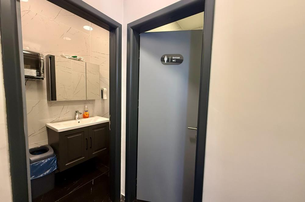 Bostancı Satılık Dükkan 600m2 Ana Caddeye 18mt Cepheli Mağza