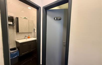 Bostancı Satılık Dükkan 600m2 Ana Caddeye 18mt Cepheli Mağza